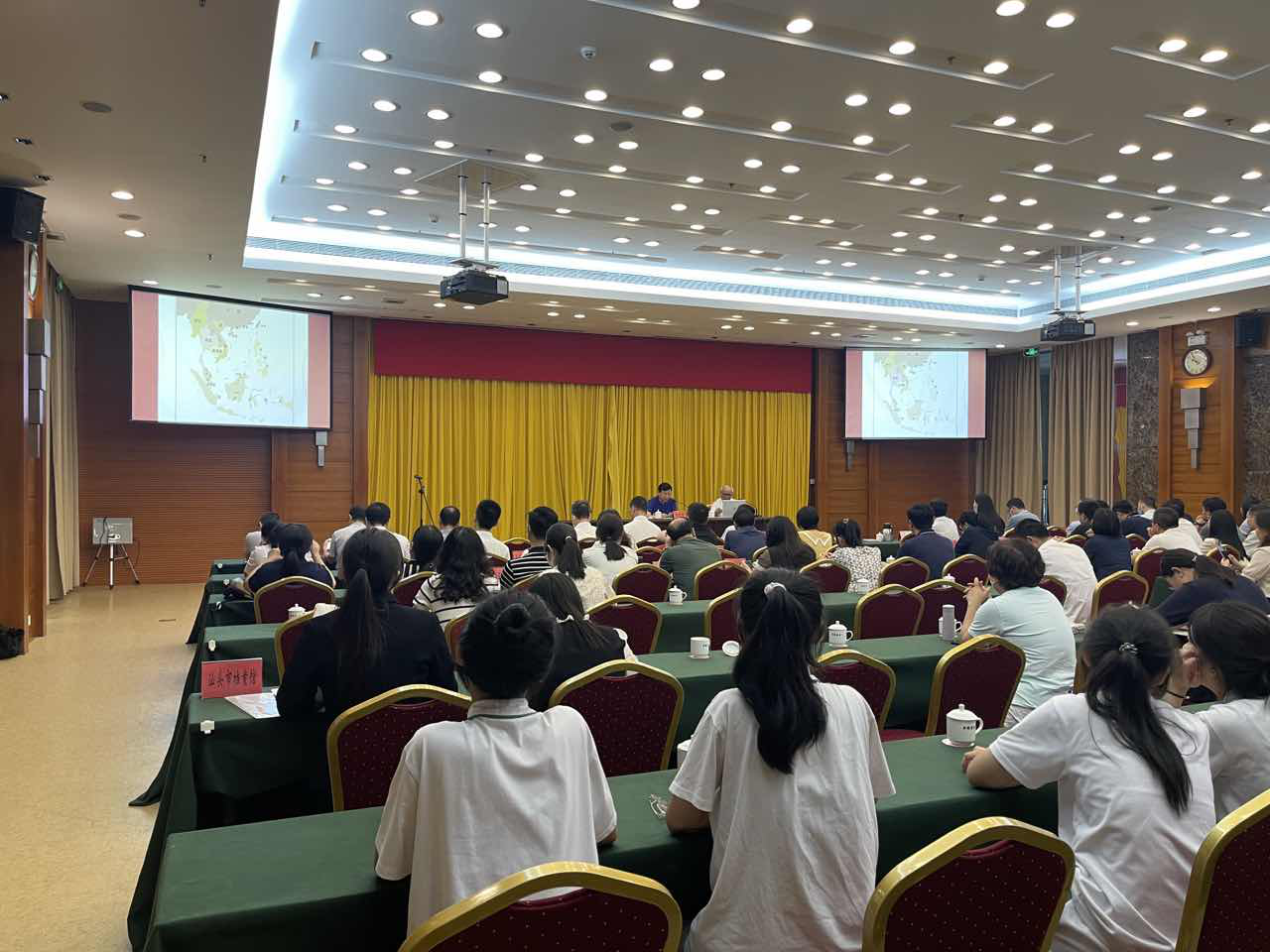 市委副秘书长陈俊峰在活动仪式上致辞